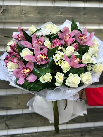 Букет цветов из: Розы и Хризантемы в Алнаши