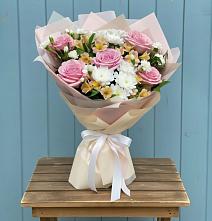 Букет цветов из:  Гвоздики, Орхидеи и Розы в Алнаши