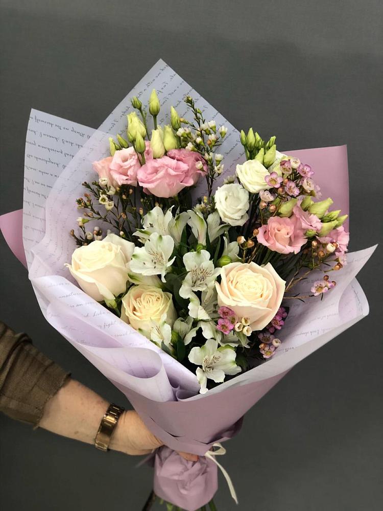 Букет цветов из: Альстромерии, Розы и Лизиантусы в Алнаши