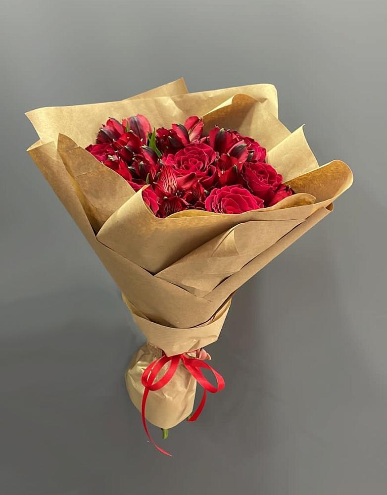 Букет цветов из: Альстромерии и Розы в Алнаши