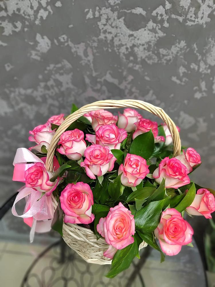 Цветочная композиция из Розы в корзине в Алнаши