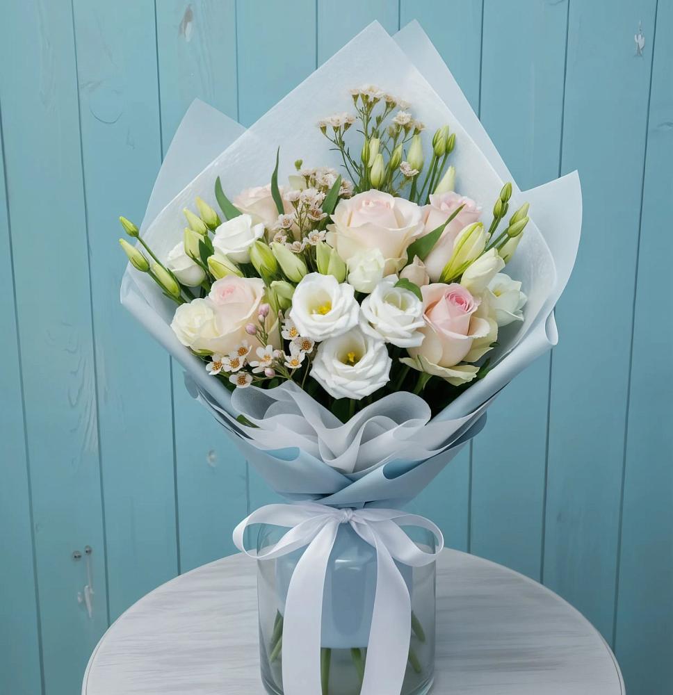 Букет цветов из: Розы и Лизиантусы в Алнаши