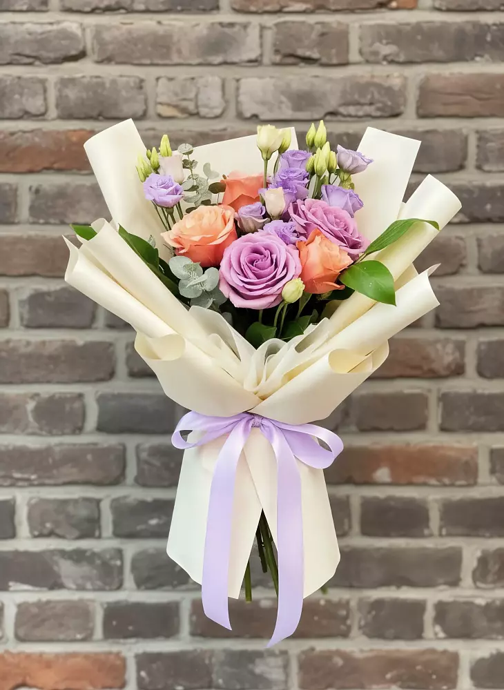 Букет цветов из: Лизиантусы и Розы в Алнаши