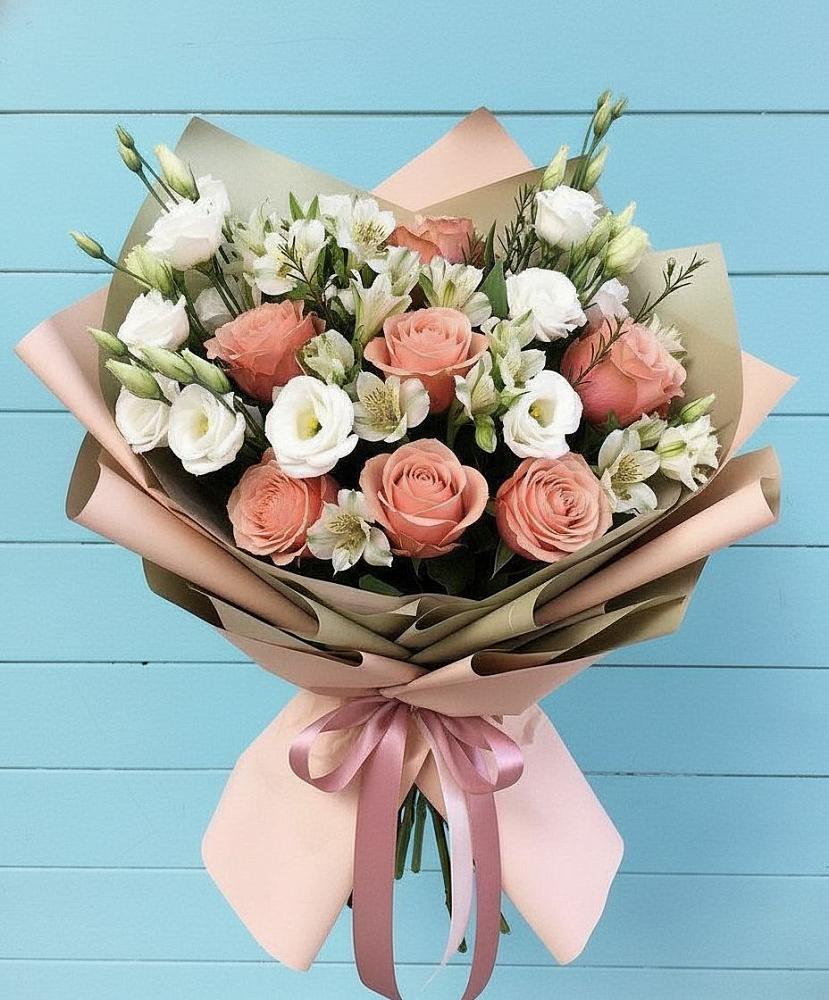 Букет цветов из: Розы, Альстромерии и Лизиантусы в Алнаши