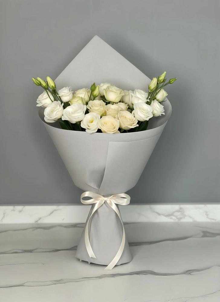 Букет цветов из: Розы и Лизиантусы в Алнаши