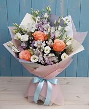 Букет цветов из:  Лизиантусы, Розы, Альстромерии и Гипсофила в Алнаши