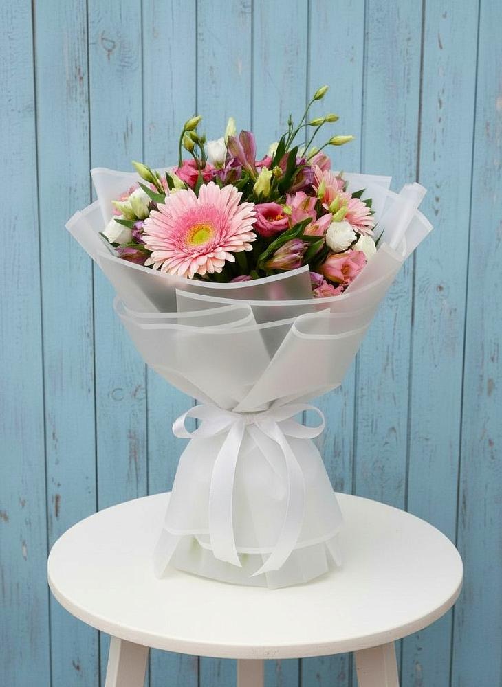 Букет цветов из: Герберы, Альстромерии и Лизиантусы в Алнаши