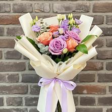 Букет цветов из:  Лизиантусы и Розы в Алнаши