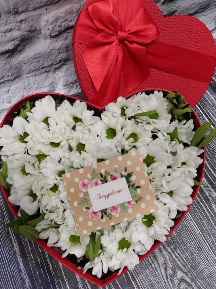 Цветочная композиция из Хризантемы в виде сердца в Алнаши
