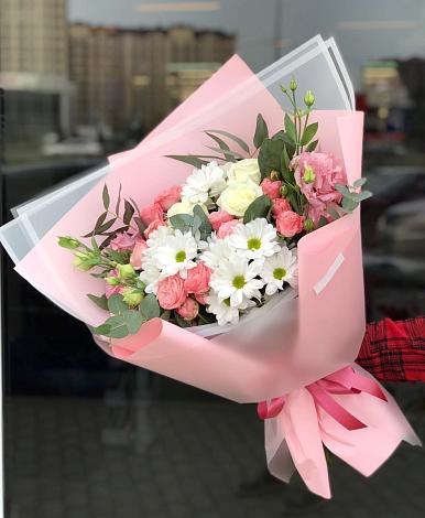Букет цветов из: Розы, Лизиантусы и Хризантемы в Алнаши